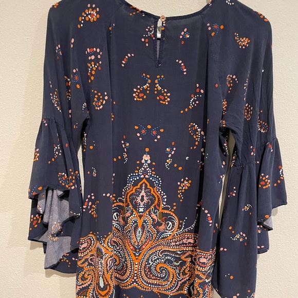 DR2 women’s navy with Moroccan inspired print. Bell sleeves keyhole clos… - Picture 5 of 5